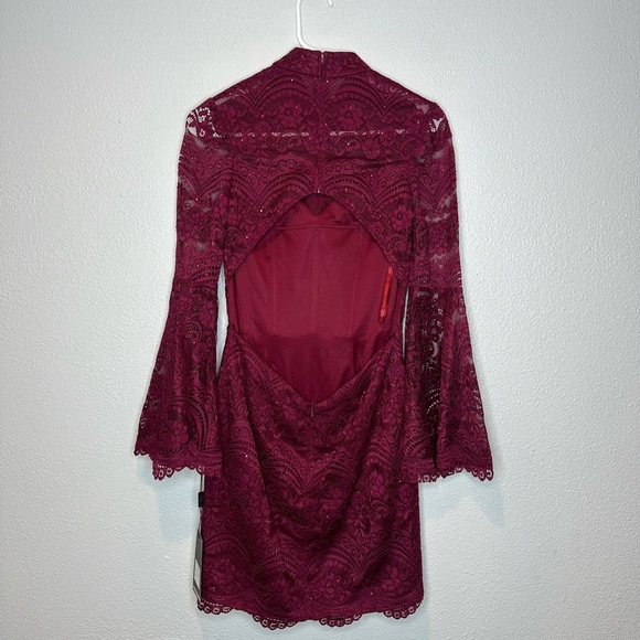 La Femme Long Bell-Sleeved Lace Homecoming Dress Size 2 NWT - Picture 6 of 9